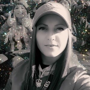 Meet your Posher, Christina⚓️🐬⚓️